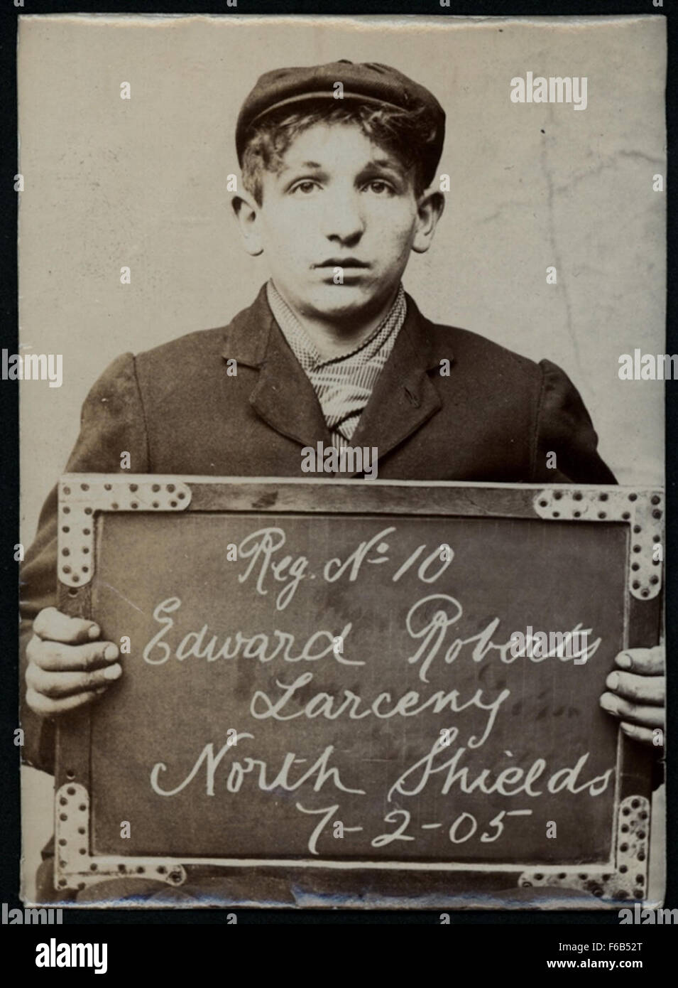 Un fusil criminel vintage d'Edward Roberts pris au poste de police de North Shields à North Tyneside, montrant l'identification du prisonnier au moment de son arrestation pour vol. Banque D'Images