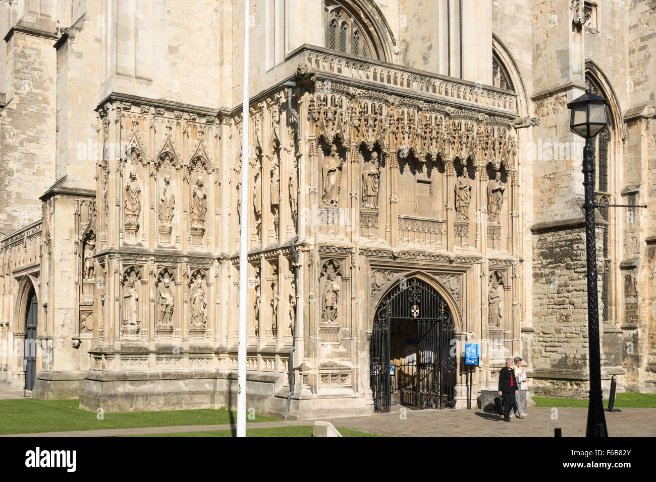 Entrée à la Cathédrale de Canterbury, Canterbury, ville de Canterbury, Kent, England, United Kingdom Banque D'Images