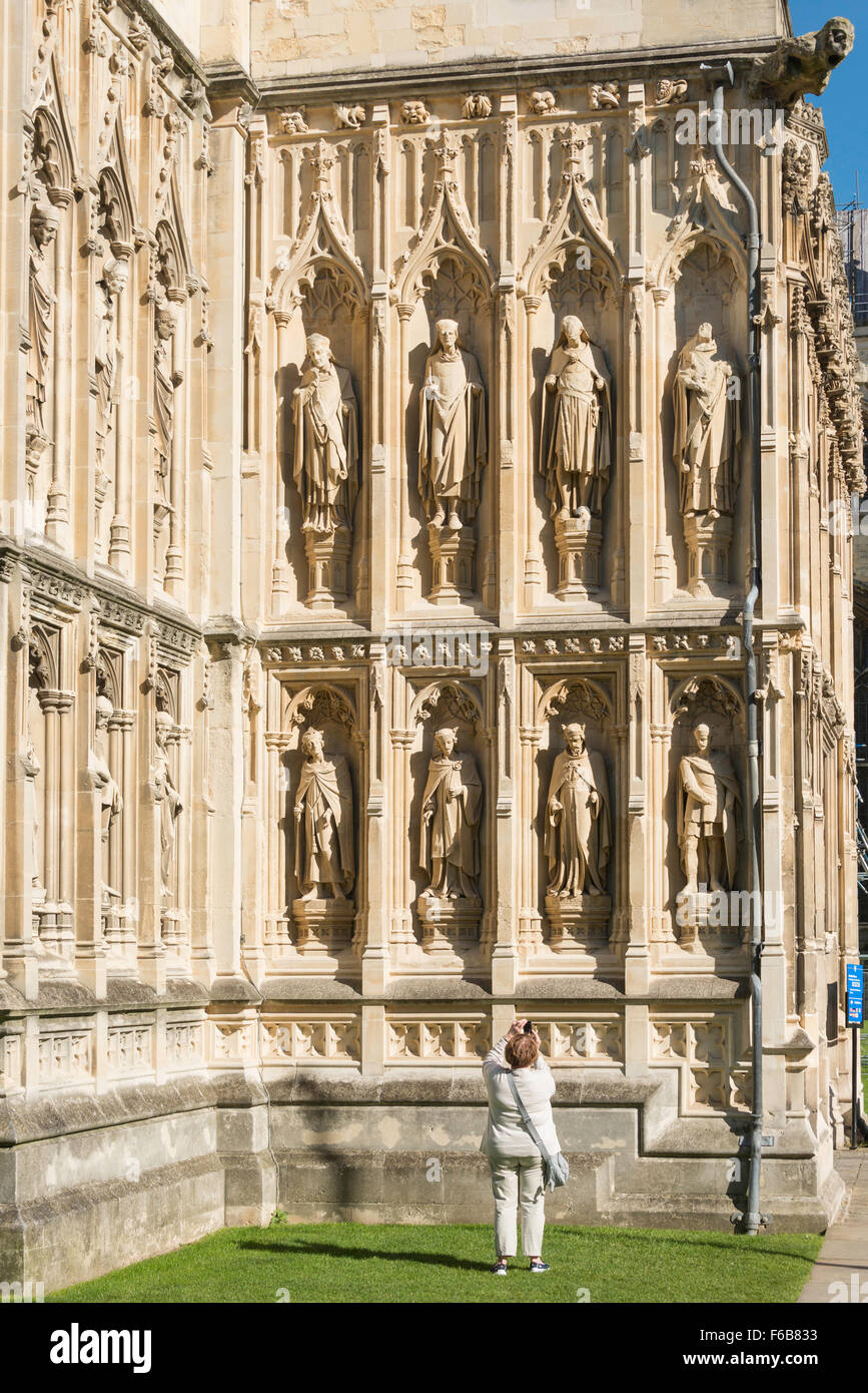 Statues sculptées par l'Afrique du porche, la Cathédrale de Canterbury, Canterbury, ville de Canterbury, Kent, England, United Kingdom Banque D'Images