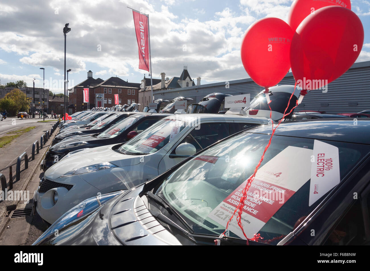 West façon Nissan soigné4 des voitures d'occasion yard, Windsor, Aldershot, Hampshire, England, United Kingdom Banque D'Images