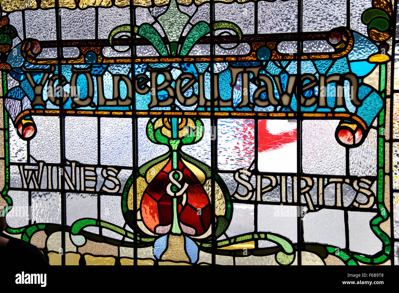 Vitrail, Ye Olde Bell Tavern, Fleet Street, City of London, Londres, Angleterre, Royaume-Uni Banque D'Images