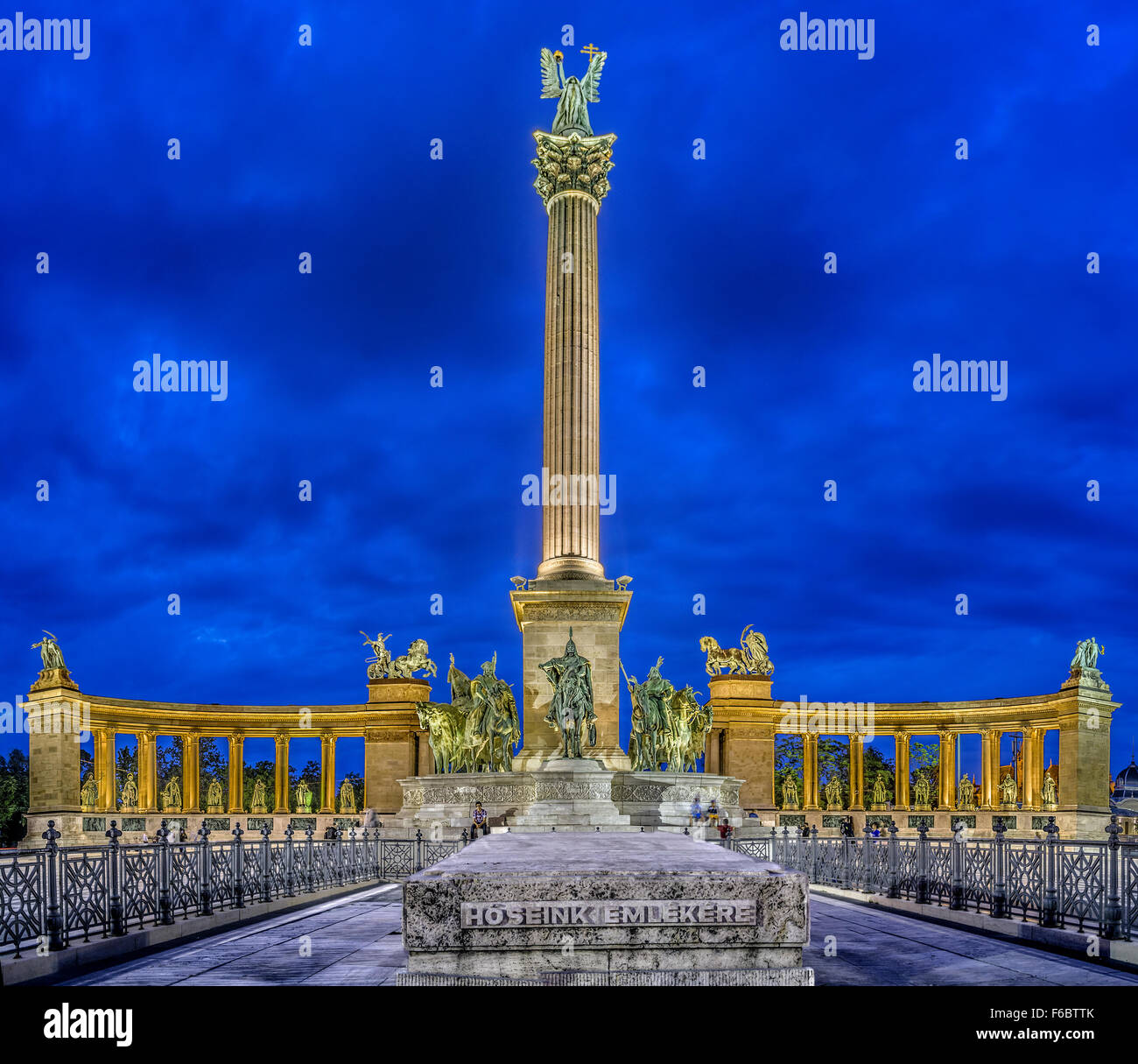 La Place des Héros et le Monument du millénaire à Budapest Banque D'Images