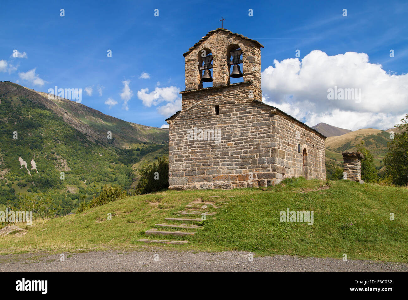 Ermitage Roman de Sant Quirc de Durro, Vall de Boi, en Catalogne. Banque D'Images