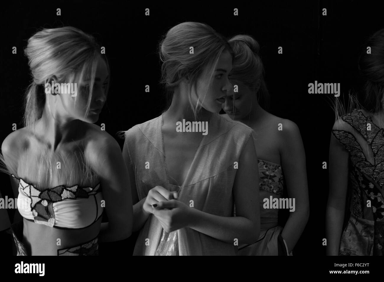 Les coulisses de modèles des collections de Paris Banque D'Images