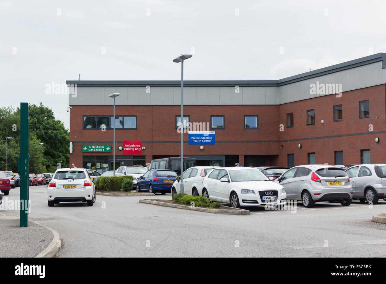 Réunion des eaux Centre de santé, Astley Bridge, Bolton. Un Service national de santé (NHS) GP la chirurgie et centre de santé communautaire. Banque D'Images