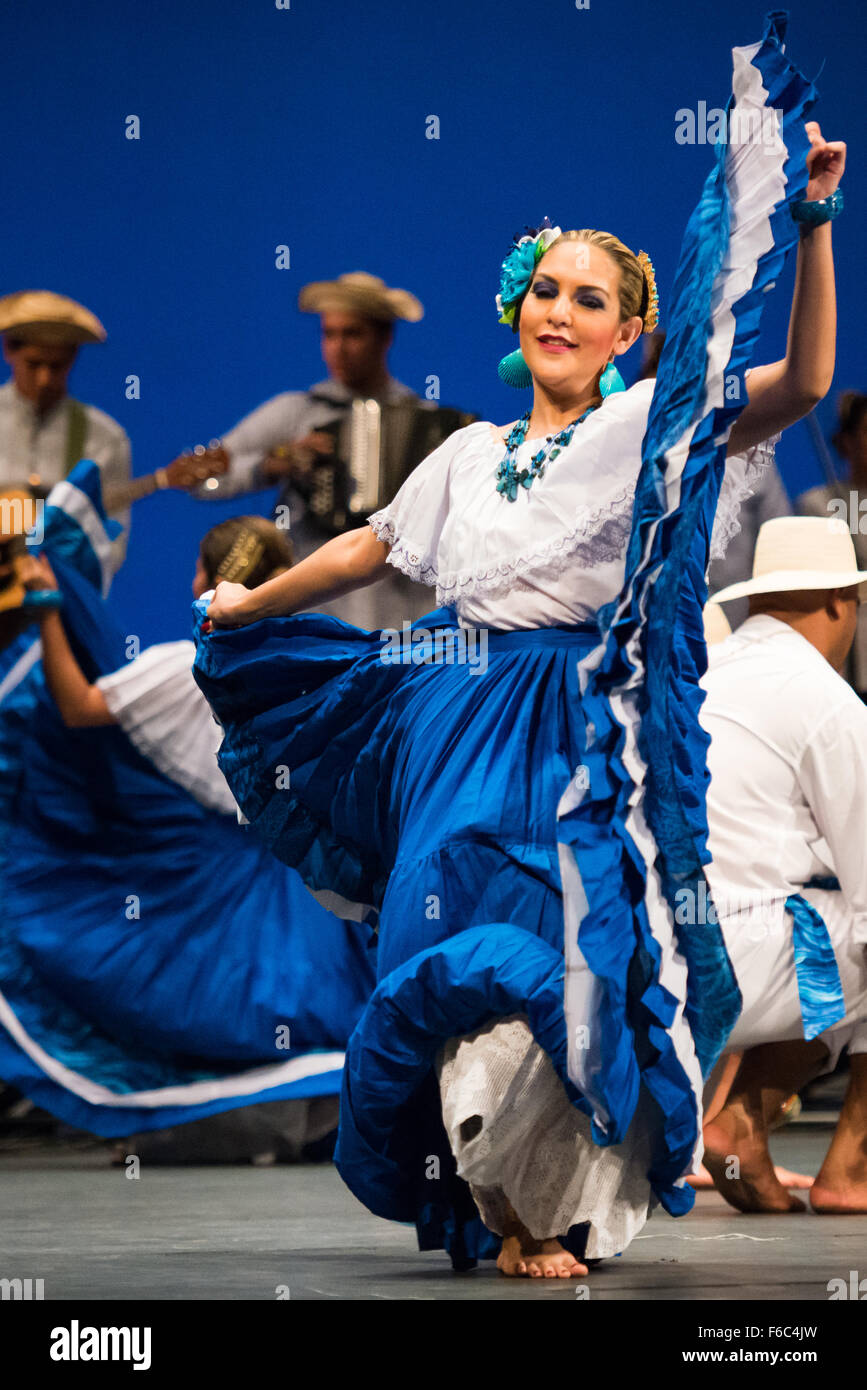 Agrupacion de Folklore Panama Ciudad de Panama, Panama, l'exécution au 27e Festival de Folklore CIOFF international Folkart Banque D'Images