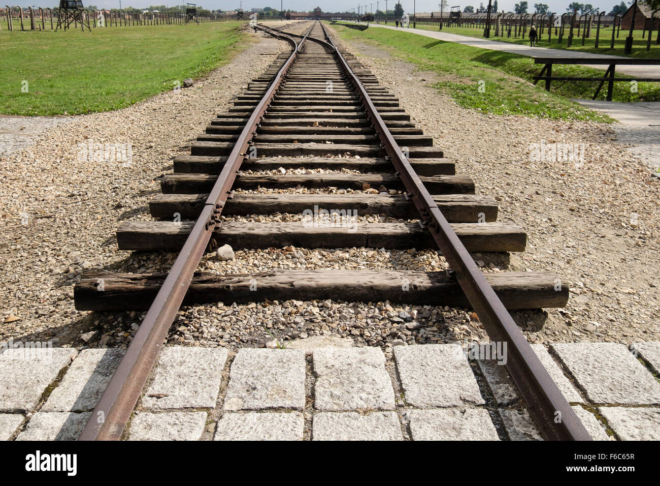 Fin de ligne de chemin de fer, pistes à l'intérieur d'Auschwitz II-Birkenau allemand nazi de concentration et d'Extermination Camp. Oswiecim, Pologne Banque D'Images