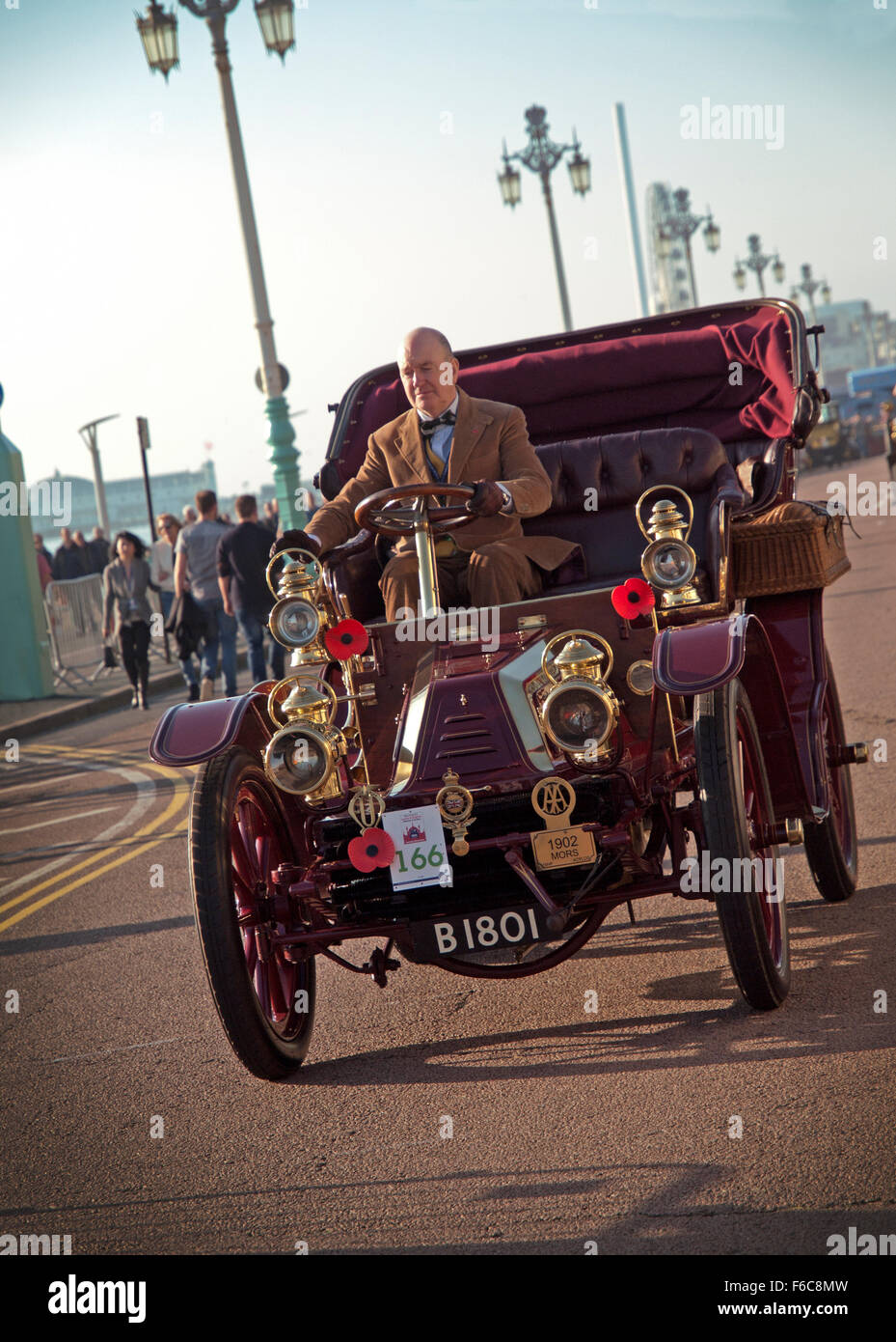 Arrivées sur le front de la London to Brighton Veteran Car Rally, 2015 Banque D'Images