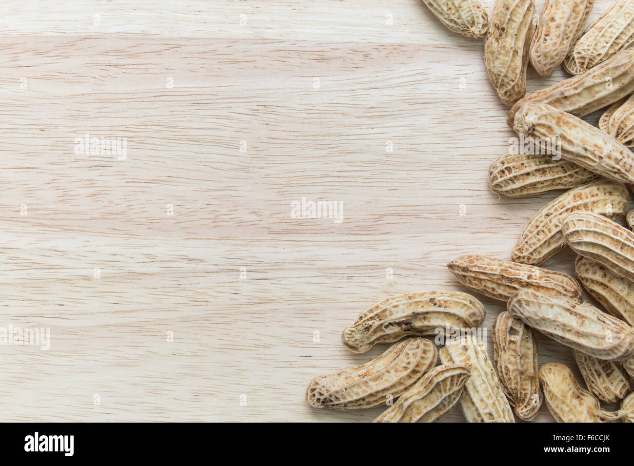 Arachides bouillies sur plaque de bois Vue de dessus Banque D'Images