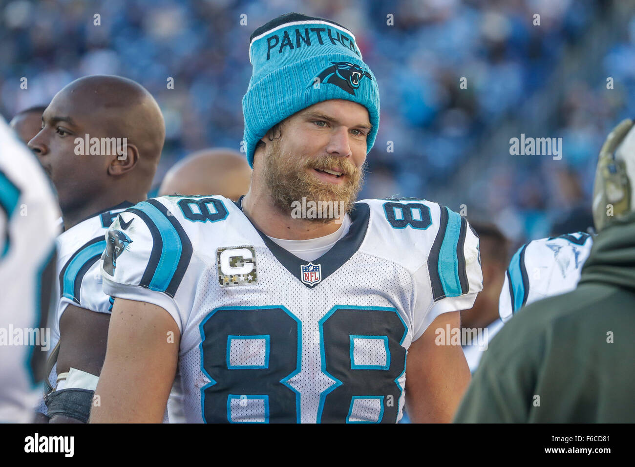 Nashville, Tennessee, USA. 15 Nov, 2015. Carolina Panthers tight end Greg Olsen # 88 célèbre une victoire dans un match contre les Tennessee Titans le 15 novembre 2015, chez Nissan Stadium à Nashville, Tennessee. Les Panthère défait les Titans 27-10. Margaret Bowles/CSM/Alamy Live News Banque D'Images