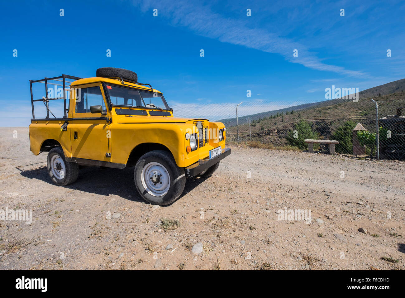 Land Rover Santana jaune modèle 1973, Tenerife, Canaries, Espagne, Banque D'Images