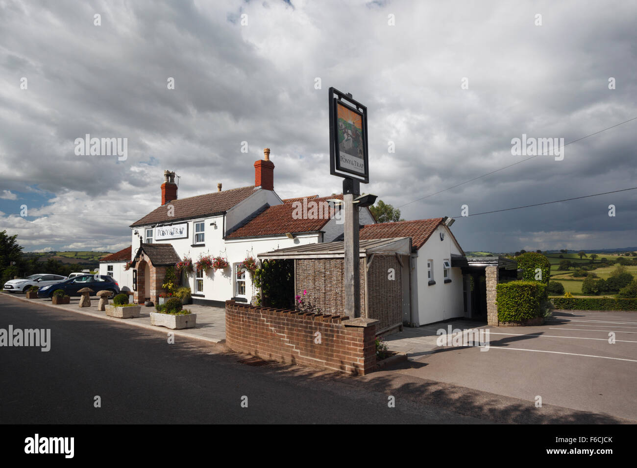 L'Pony and Trap Pub. Chew Magna. Somerset, Royaume-Uni. Banque D'Images