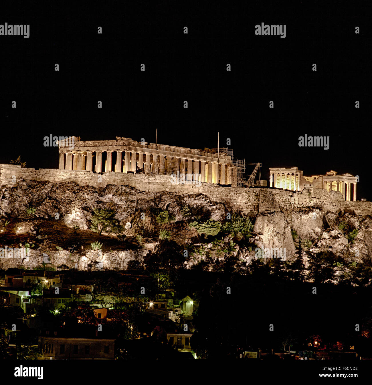 Vue de nuit sur Acropole avec temple du parthénon Banque D'Images
