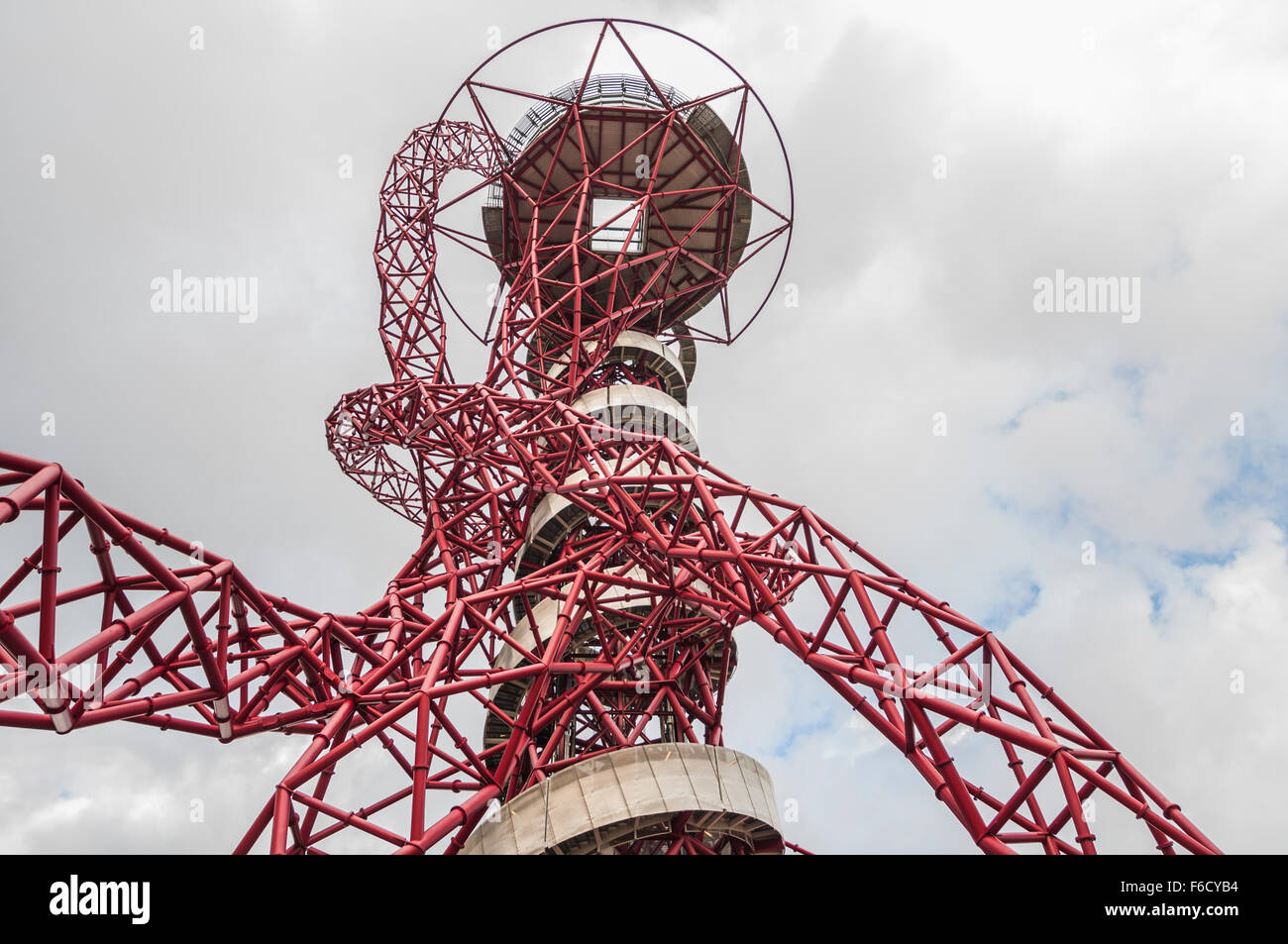 ArcelorMittal Orbit sculpture et tour d'observation par Anish Kapoor et Cecil Balmond, Queen Elizabeth Olympic Park, Stratford, East London, Angleterre Banque D'Images