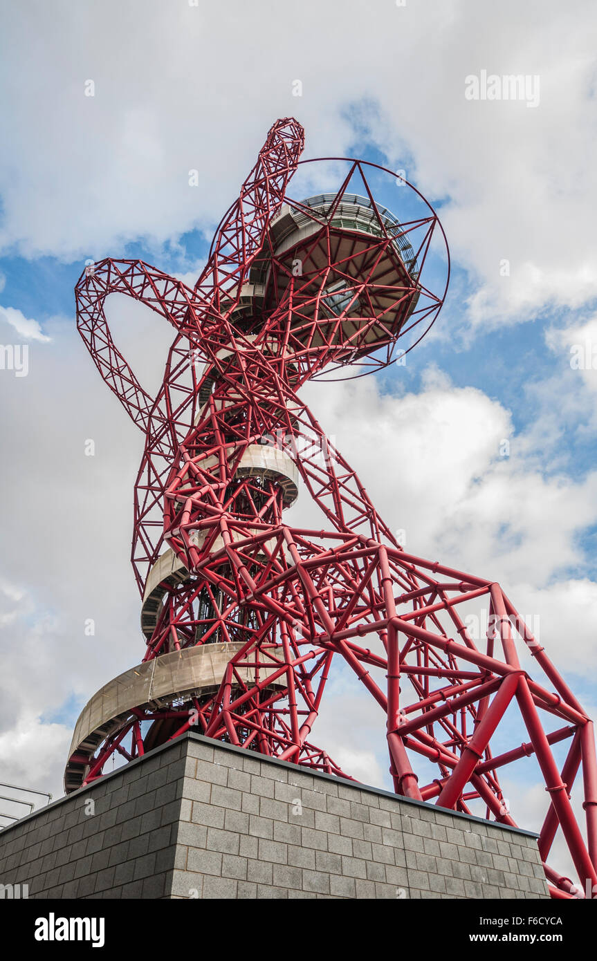 ArcelorMittal Orbit sculpture et tour d'observation par Anish Kapoor et Cecil Balmond, Queen Elizabeth Olympic Park, Stratford, East London, Angleterre Banque D'Images
