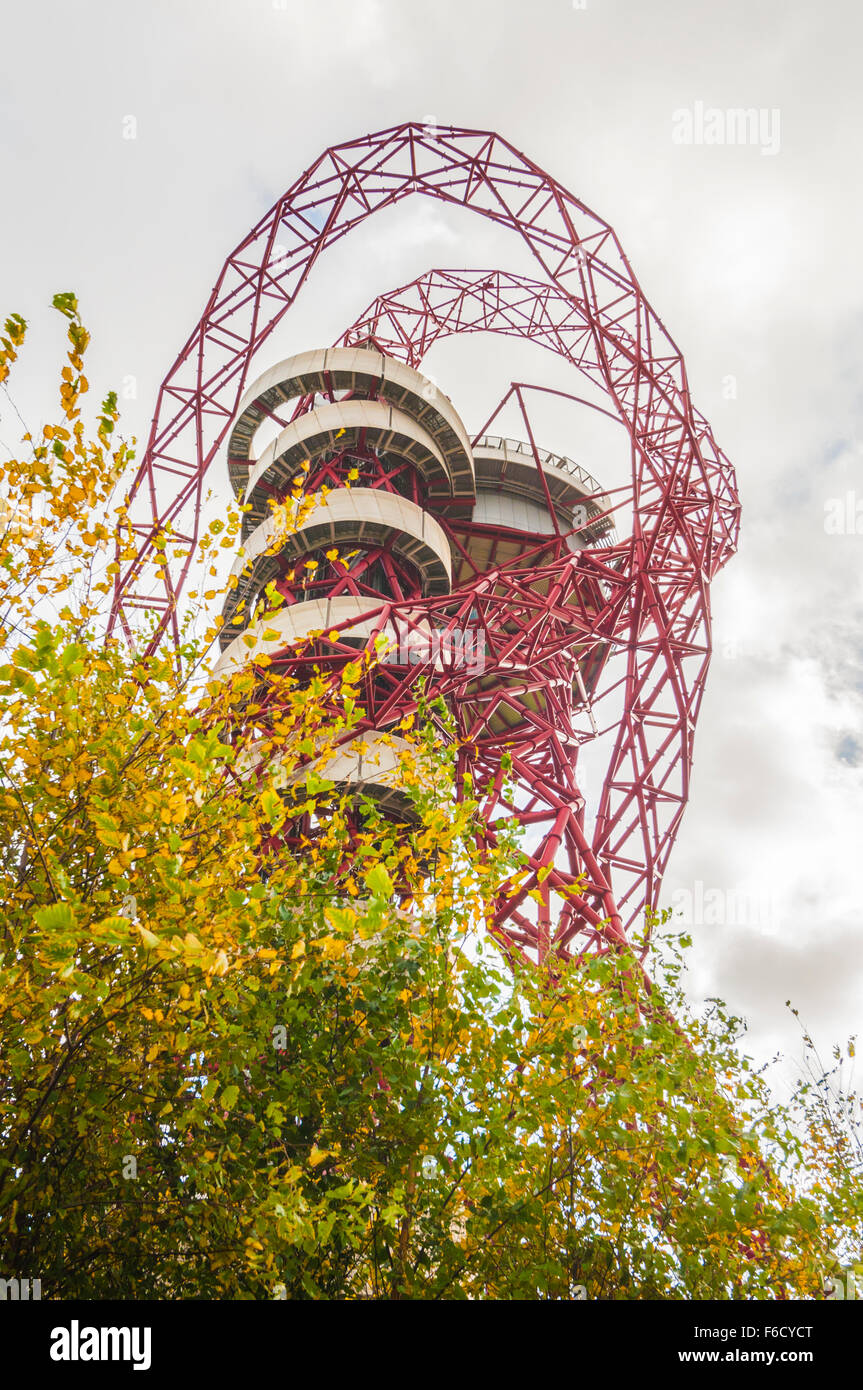 ArcelorMittal Orbit sculpture et tour d'observation par Anish Kapoor et Cecil Balmond, Queen Elizabeth Olympic Park, Stratford, East London, Angleterre Banque D'Images