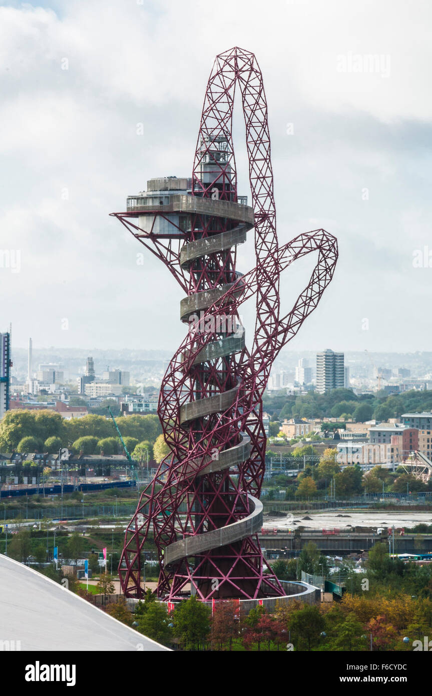 ArcelorMittal Orbit sculpture et tour d'observation par Anish Kapoor et Cecil Balmond, Queen Elizabeth Olympic Park, Stratford, East London, Angleterre Banque D'Images