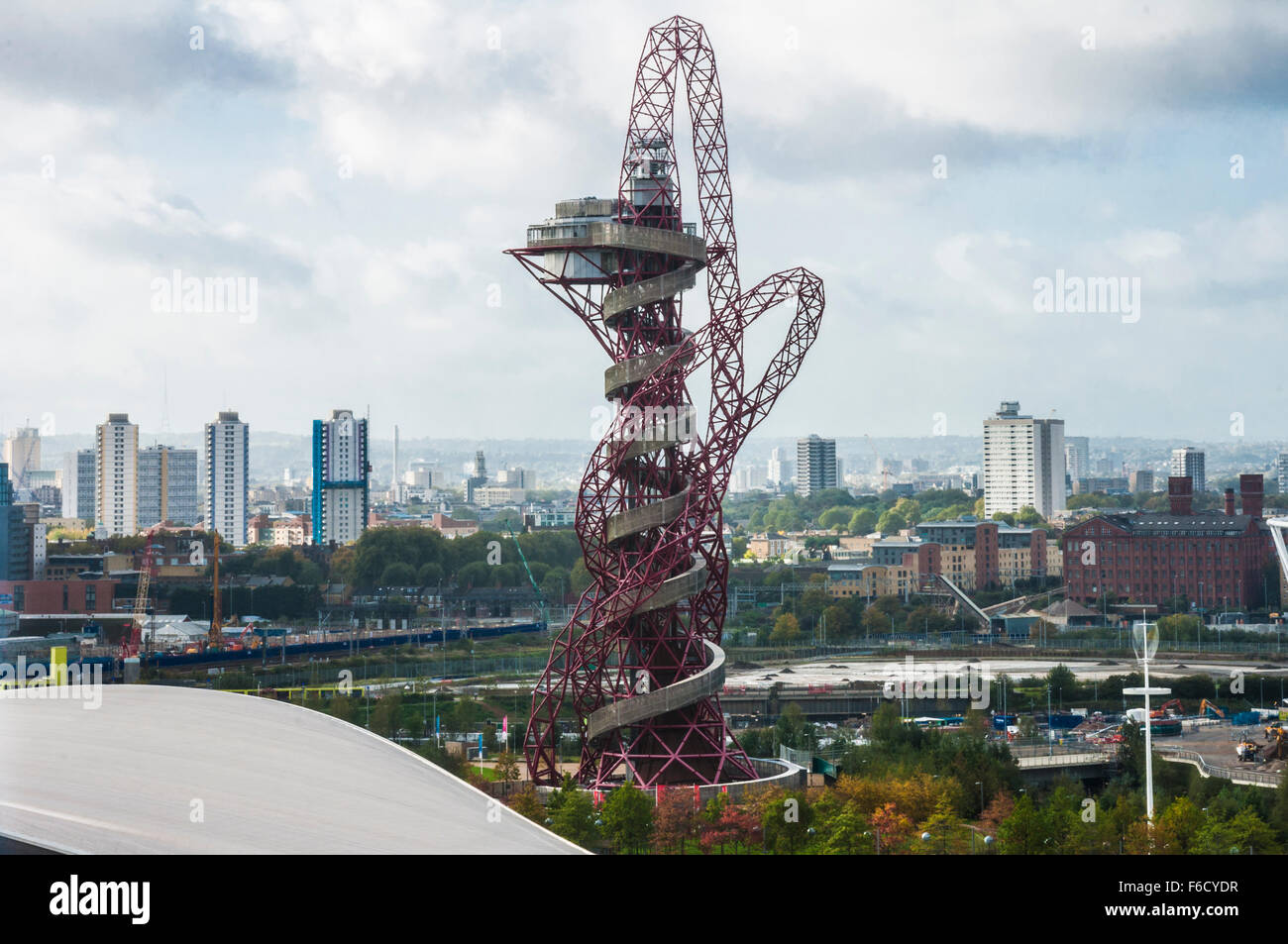 ArcelorMittal Orbit sculpture et tour d'observation par Anish Kapoor et Cecil Balmond, Queen Elizabeth Olympic Park, Stratford, East London, Angleterre Banque D'Images