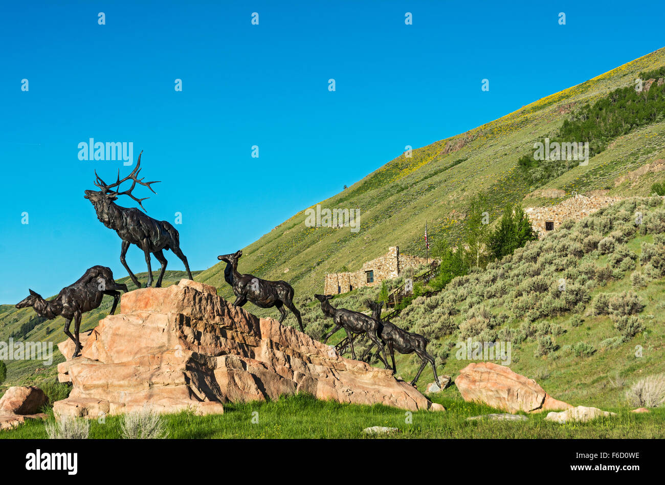 Le Wyoming, Jackson, Musée National d'Art animalier, 'Trail' Wapiti Wapiti sculpture par Bart Walter Banque D'Images