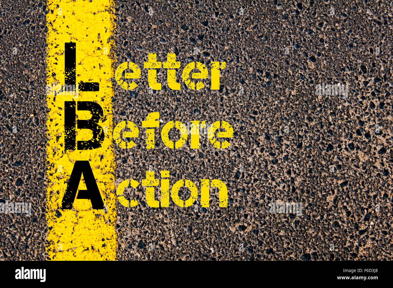 Concept image Acronyme LBA que lettre avant que l'écrit plus de signalisation de la ligne de peinture jaune. Banque D'Images