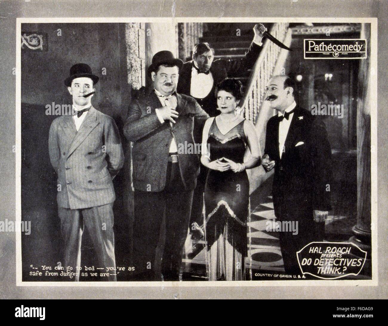 DATE DE SORTIE : Novembre 20, 1927 TITRE DE LA VIDÉO : Les détectives pensent ? STUDIO : Hal Roach Studios PLOT : Inconnu. Photo : JAMES FINLAYSON comme juge Foozle, Oliver Hardy que Sherlock Pinkham, Stan Laurel comme Finkleberry Ferdinand, ALTO RICHARD comme Mme Foozle. Banque D'Images