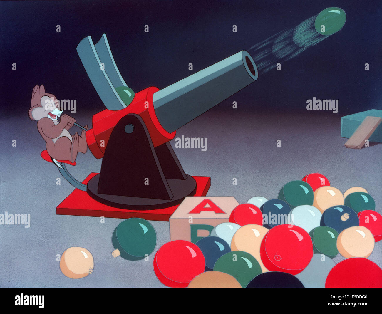 Mar 10, 1934 ; Hollywood, CA, USA ; droit de la famille 'Classique animation Cartoon Favoris, Volume 8 : maison de célébration avec Mickey et de l'EPLA". Banque D'Images