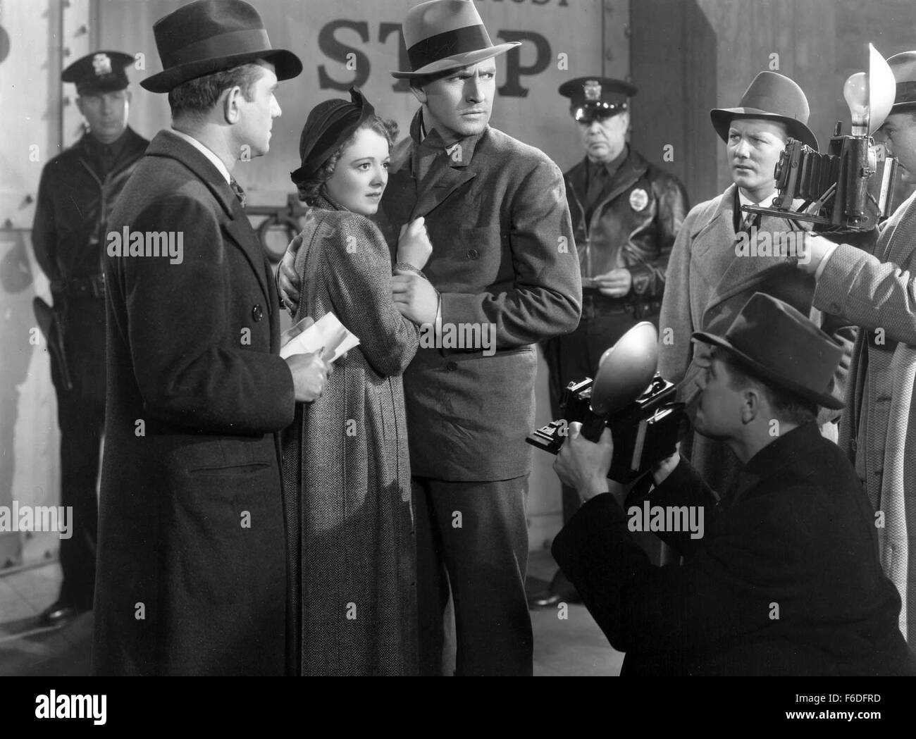 Publié : 20 avr 1937. Titre original : Une étoile est née. Sur la photo : JANET GAYNOR, Frédéric MARS. Banque D'Images