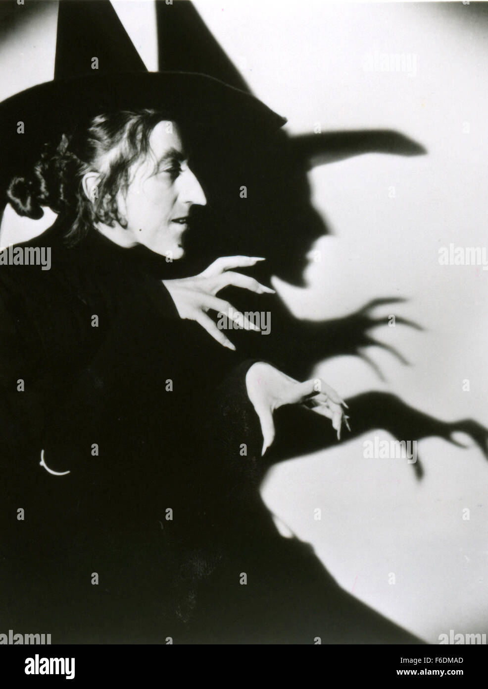 Publié : Aug 12, 1939 - Film Original Titre : Le Magicien d'Oz. Sur la photo : MARGARET HAMILTON. Banque D'Images