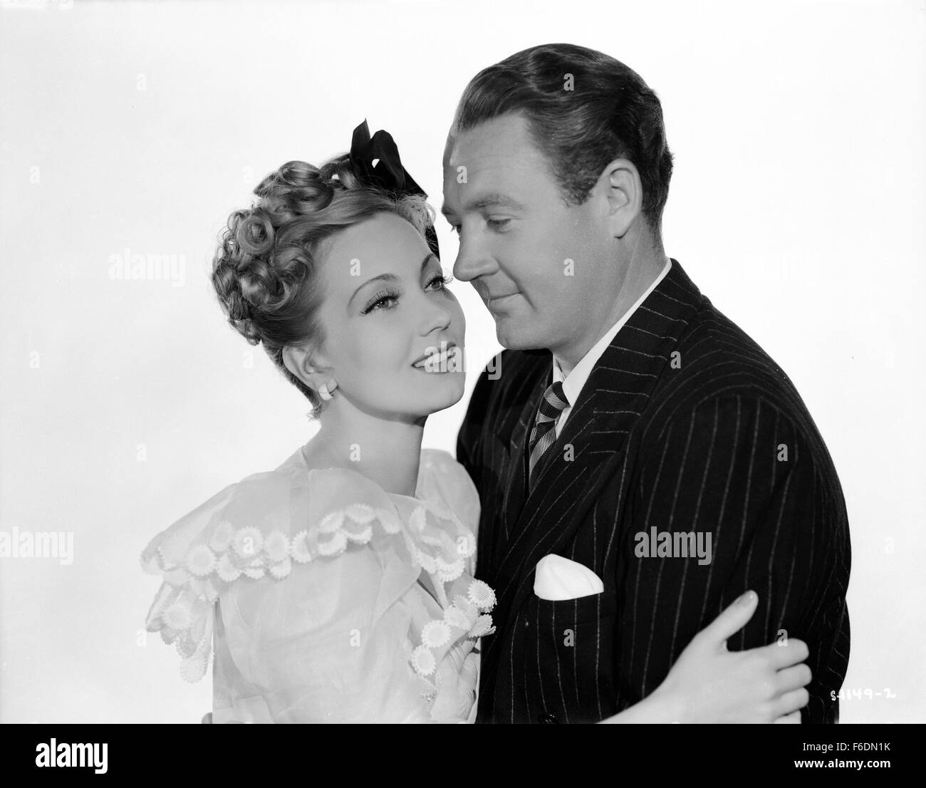 DATE DE SORTIE : 4 octobre 1940. Titre du film : Dulcy. STUDIO : Metro-Goldwyn-Mayer (MGM). PLOT : . Photo : ANN SOTHERN comme Dulcy Ward et Roland Young comme Roger Forbes. Banque D'Images