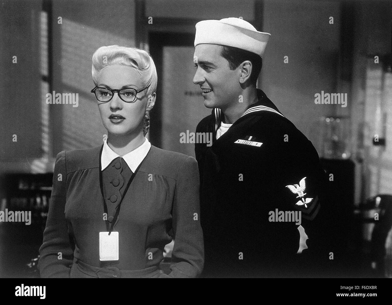Publié : 25 avr 1944 - Film Original Titre : Pin Up Girl. Photo : Betty Grable, John Harvey. Banque D'Images