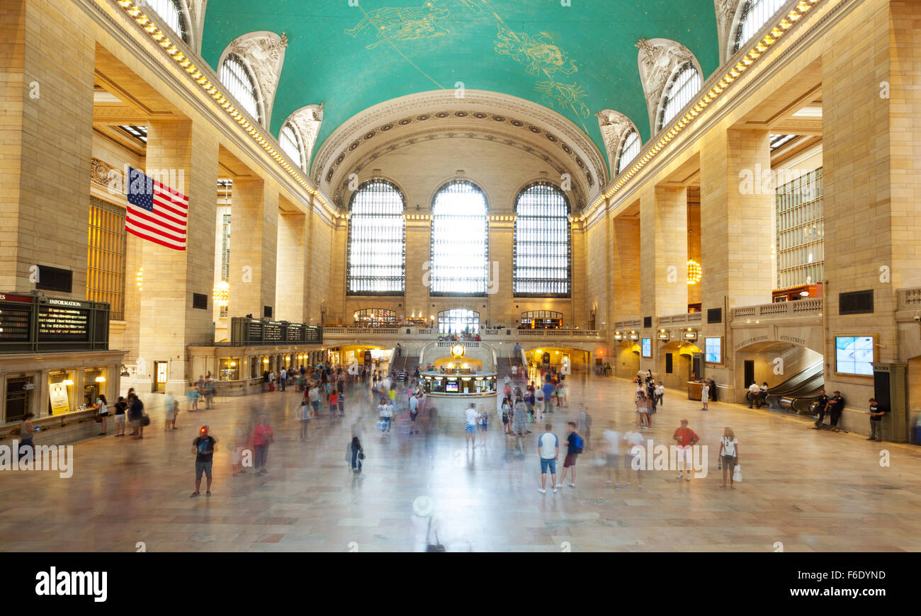 New York City - Manhattan Grand Central Station avec personnes à pied - FLOU Banque D'Images