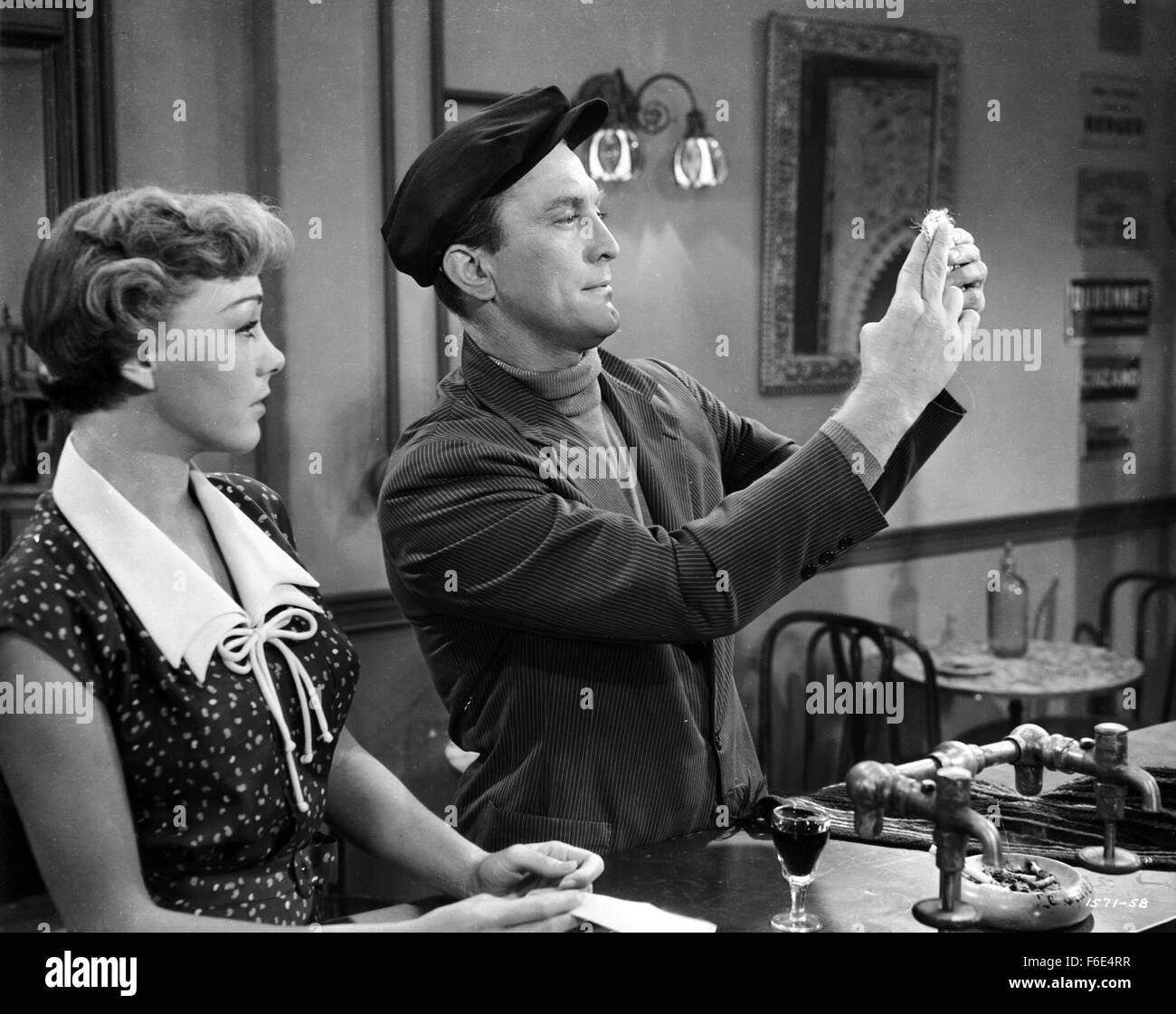 DATE DE SORTIE : Mars 26, 1953. Titre du film : l'histoire de trois amours.  STUDIO : Metro-Goldwyn-Mayer (MGM). Résumé : L'histoire de trois amours est  réglé sur un bateau de croisière,
