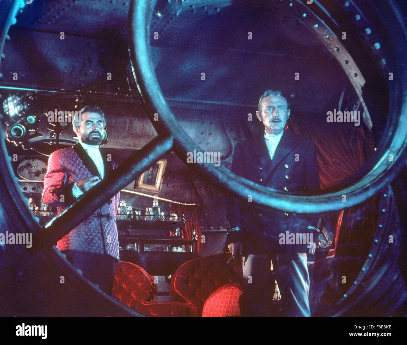 Sep 12, 1954 ; Los Angeles, CA, USA ; une scène de "20000 Lieues sous les mers". Réalisé par Richard Fleisher. Banque D'Images