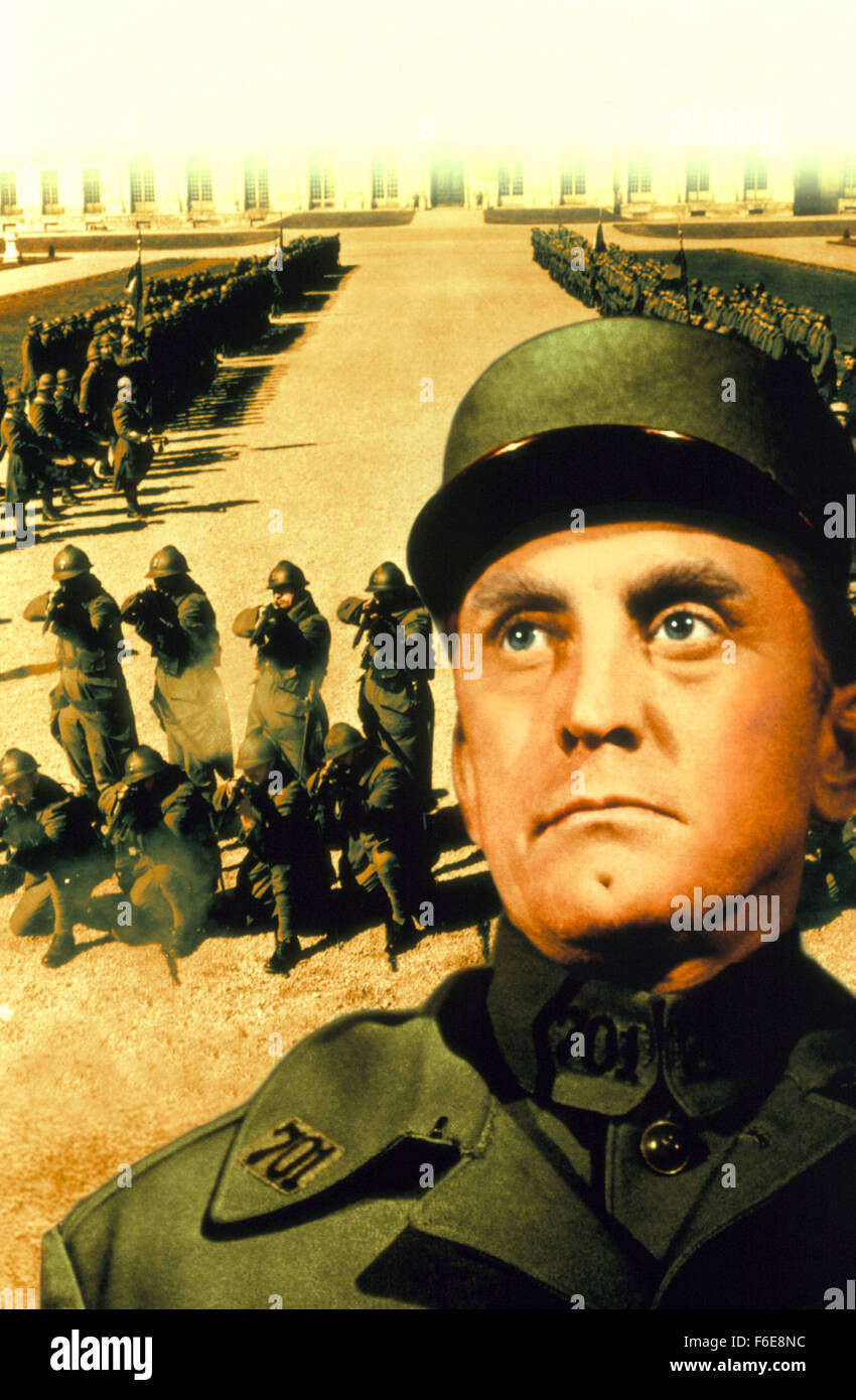 DATE DE SORTIE : Décembre 25, 1957. Titre du film : Sentiers de la gloire. STUDIO : Bryna Productions. Résumé : Dans la région de Stanley Kubrick'sSentiers de la gloire, la guerre est vue en termes de pouvoir. Cette urgence hypnotique, film sur un vrai épisode de la Seconde Guerre mondiale, J'associe l'idée que les différences de classe sont plus importants que les différences nationales à canon avec la théorie de la guerre, la théorie que les soldats ne sont que des pions entre les mains de généraux qui jouent à la guerre, c'est s'il s'agissait d'un jeu d'échecs. Le résultat de ce film a été l'apparition de l'un des grands talents dans le cinéma contemporain, le maître dont la grande Banque D'Images