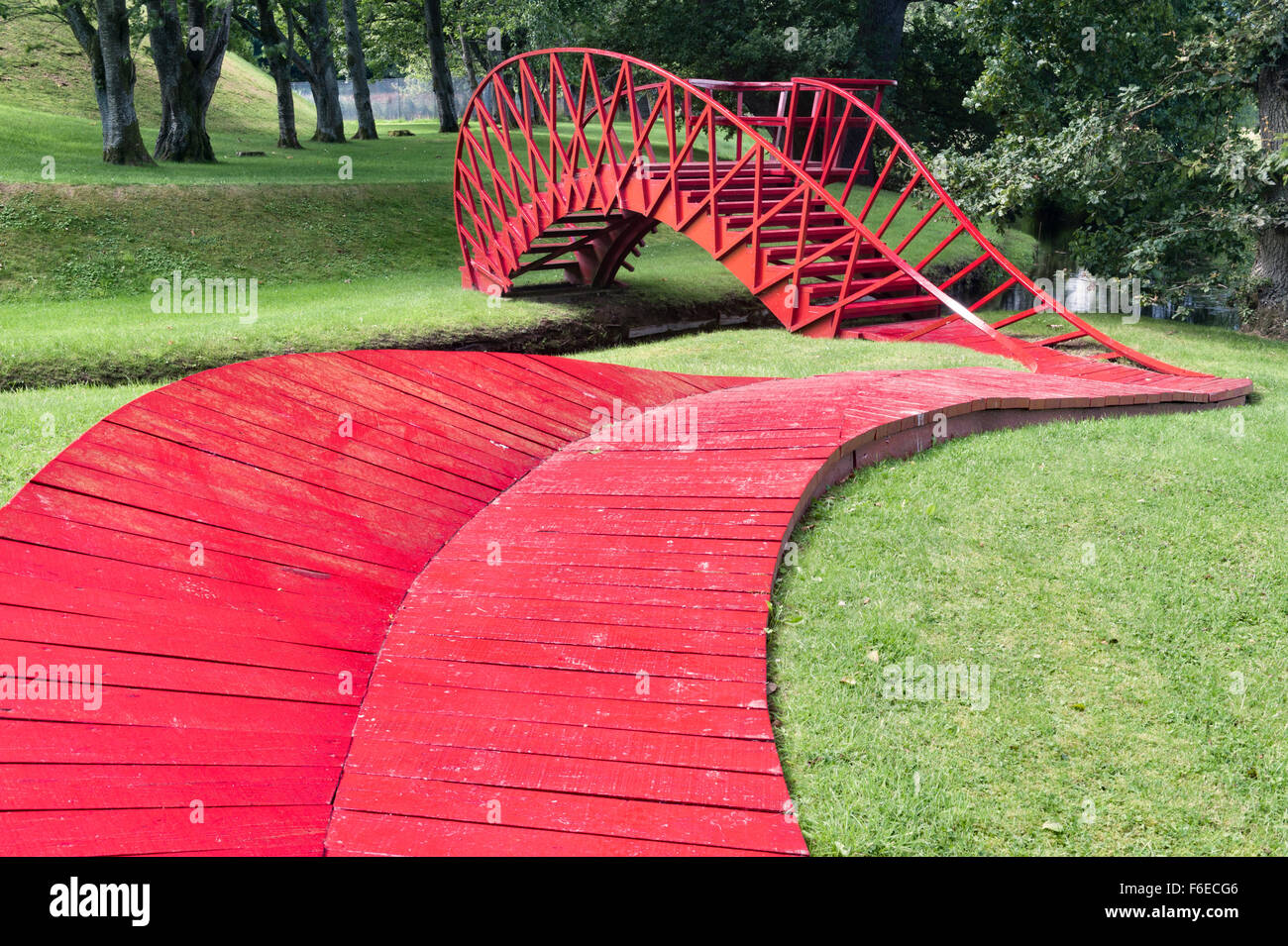 Le jardin de la spéculation cosmique, Dumfries, Ecosse, par Charles Jencks et Maggie Keswick. Le Pont de saut Banque D'Images