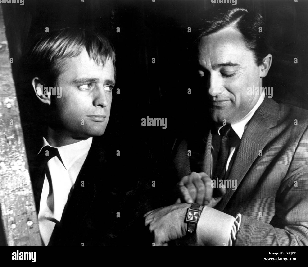 Oct 14, 1966 ; Los Angeles, CA, USA ; DAVID MCCALLUM ET ROBERT VAUGHN Illya Kuryakin comme star et Napoléon Solo dans la comédie crime d'action 'l'un de nos espions est mort' réalisé par E. Darrell Hallenbeck. Banque D'Images