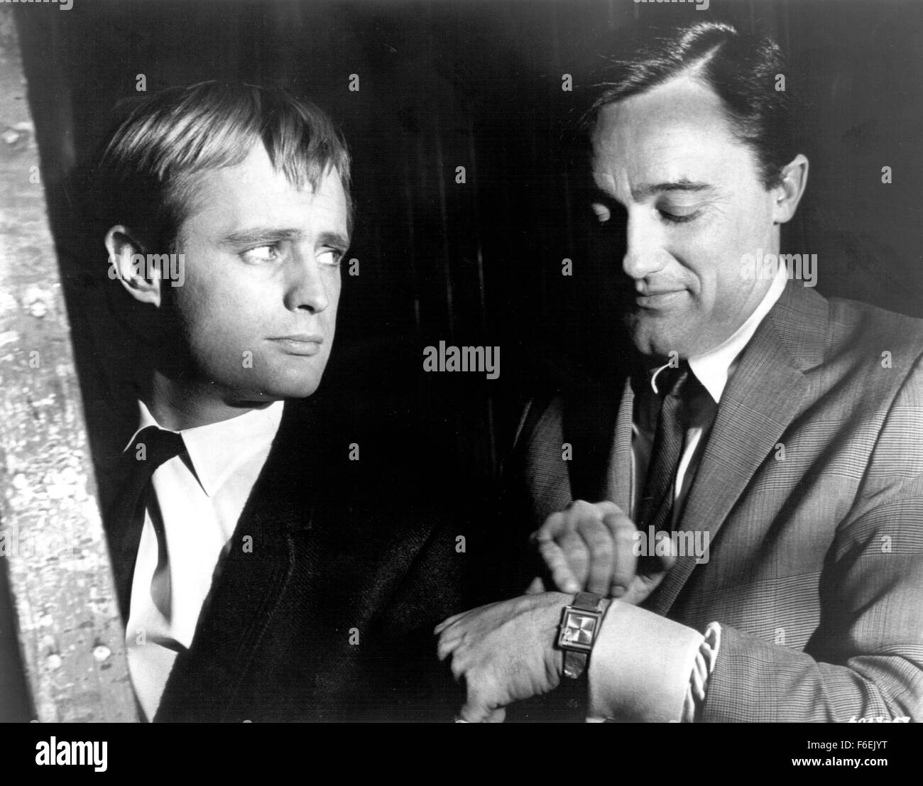 DATE DE SORTIE : décembre 1966. Titre du film : l'un de nos espions est manquant. STUDIO : Metro-Goldwyn-Mayer (MGM). PLOT : Quelqu'un est à l'aide de chats dans des expériences pour développer une machine qui peut inverser le processus de vieillissement, entre-temps, un célèbre scientifique (Dr4) a disparu, seulement pour lui de revenir à 30 ans plus jeunes. Agents oncle Napoléon Solo et Illya Kuryakin sont envoyés pour enquêter sur le terrain en Europe - Illya est envoyé à Londres pour découvrir qui est l'enlèvement alors que les chats voyages solo à Paris où la fille de Dr4 travaille comme mannequin. Ils découvrent un complot de femmes membres de la fash Banque D'Images