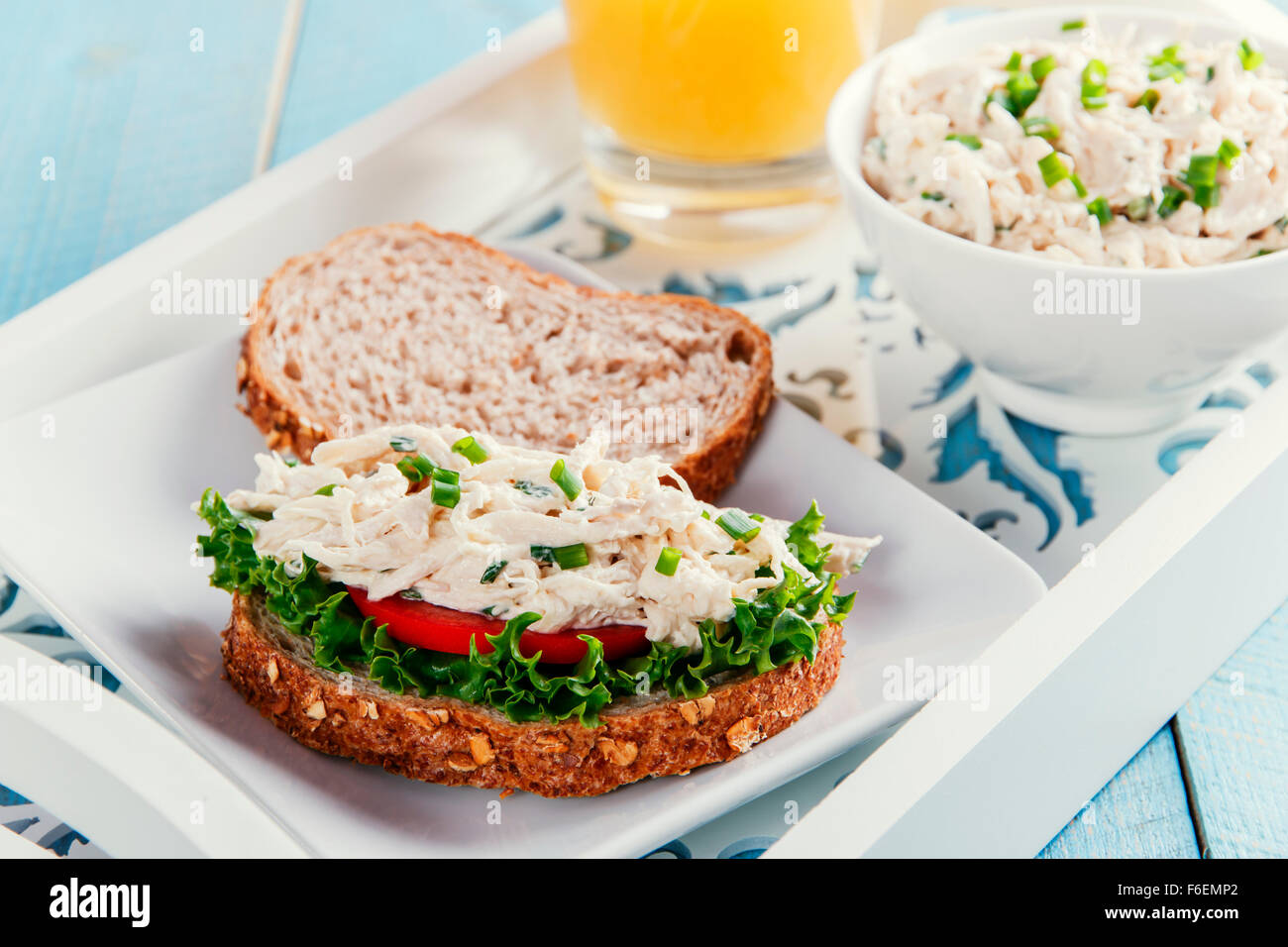 Salade de poulet tomate sandwich Banque D'Images