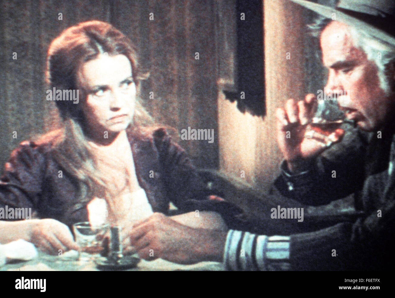 Oct 02, 1970 ; Hollywood, CA, USA ; JEANNE MOREAU comme Martine et Bernard Lee Marvin comme Monte Walsh dans l'ouest de ''Monte Walsh'' réalisé par William A. Fraker. Banque D'Images