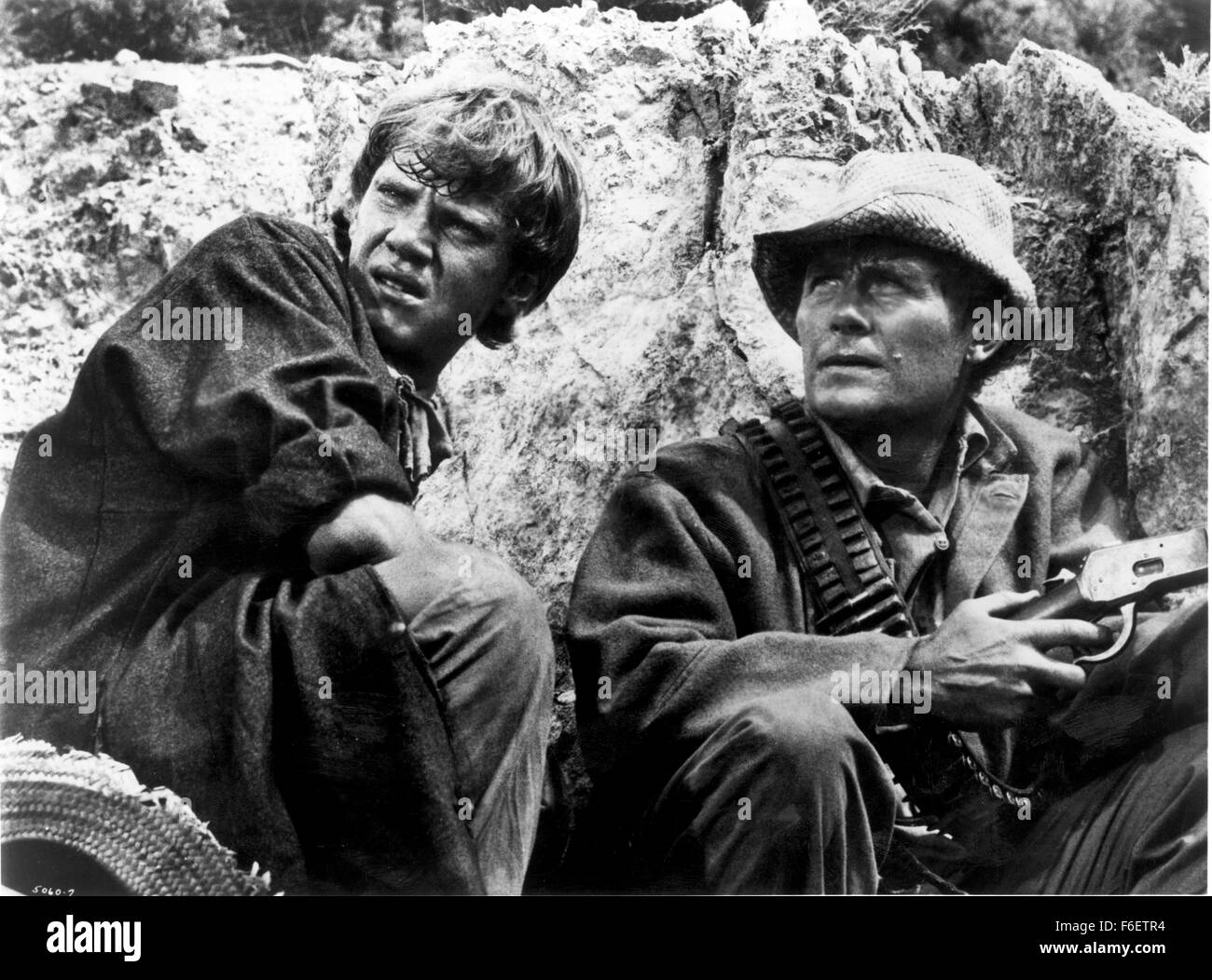 Oct 03, 1970 ; Grenade, Espagne ; , MALCOLM MCDOWELL ET ROBERT SHAW star comme Ansell et MacConnachie dans le thriller 'figures dans un paysage' réalisé par Joseph Losey. Banque D'Images