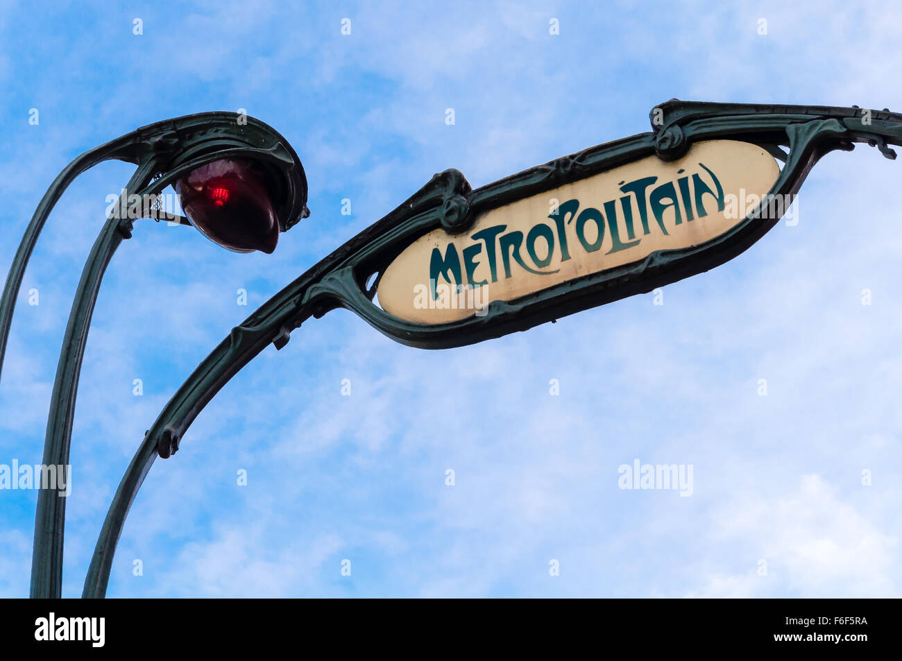 Signe de métro art déco à paris Banque D'Images