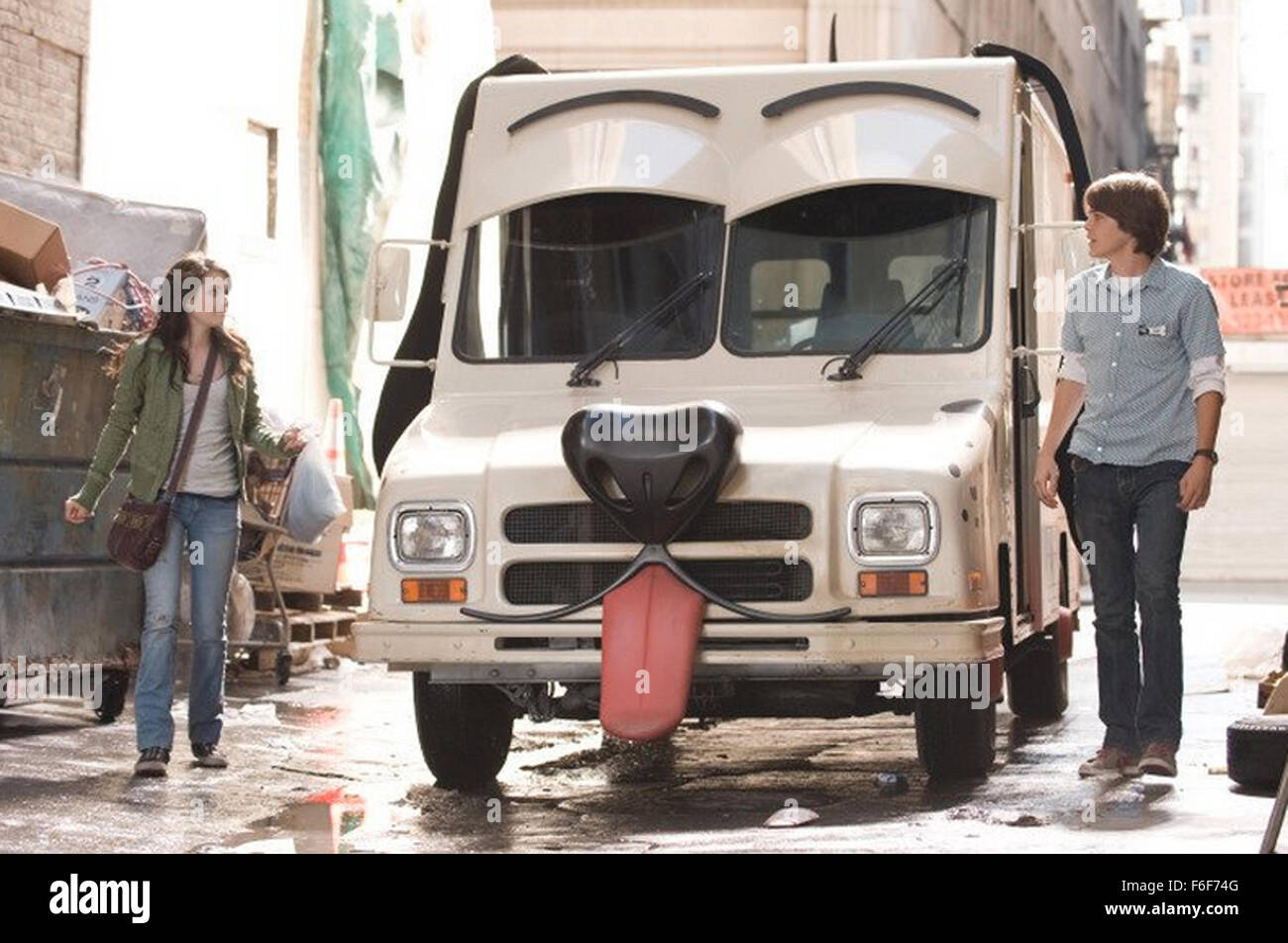 HOTEL FOR DOGS 2009 DreamWorks/Paramount film avec Emma Roberts et Johnny Simmons Banque D'Images