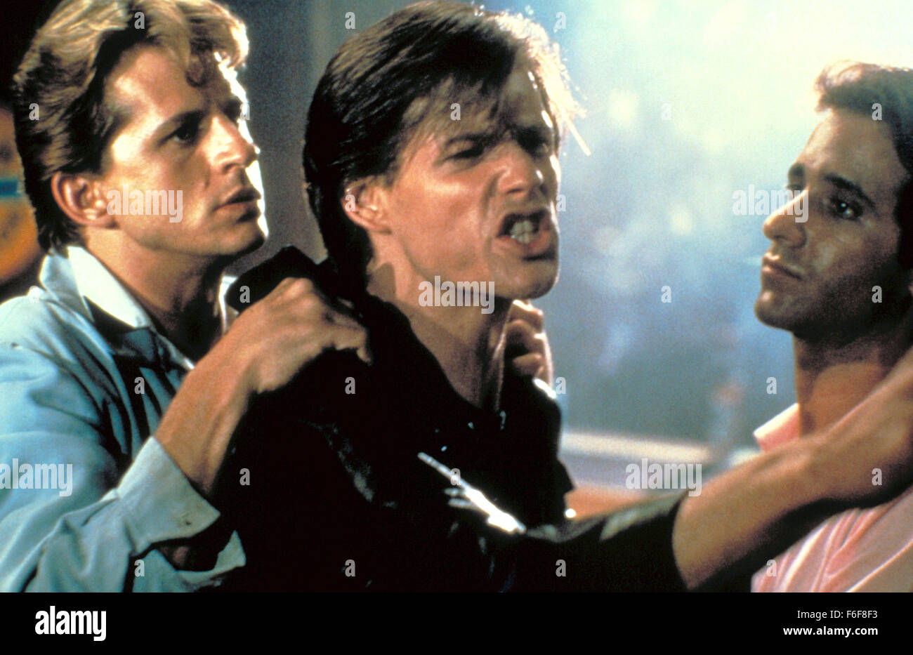 DATE DE SORTIE : Septembre 23, 1983 TITRE DE LA VIDÉO : Eddie et les croiseurs Directeur : MARTIN Davidson STUDIO : Aurora PLOT : Maggie Foley est un journaliste de télévision qui a interrogé les membres survivants d'un groupe de rock des années 60 dont la musique est d'être relancé. Souvenirs de la leader du groupe Eddie Wilson sont revécus comme Frank Ridgeway est réunie avec les anciens membres de la bande sur la photo : MICHAEL PARE comme Eddie Wilson (crédit Image : c Aurora/Entertainment Photos) Banque D'Images