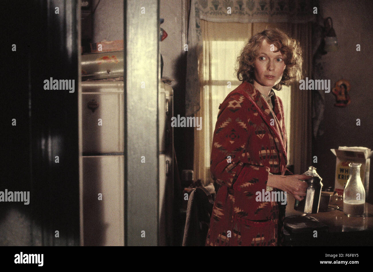 Mar 01, 1985 ; Hollywood, CA, USA ; actrice Mia Farrow stars comme Cecilia dans l'Orion Pictures Corporation comédie romantique, "La Rose pourpre du Caire." Écrit et réalisé par Woody Allen. Banque D'Images
