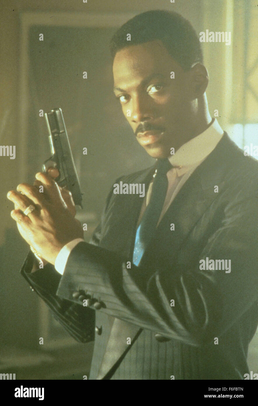 Déc 05, 1984 ; Los Angeles, CA, USA ; acteur Eddie Murphy stars comme Det. Axel Foley dans la comédie de la Paramount, "Beverly Hills Cop." réalisé par Martin Brest. Banque D'Images