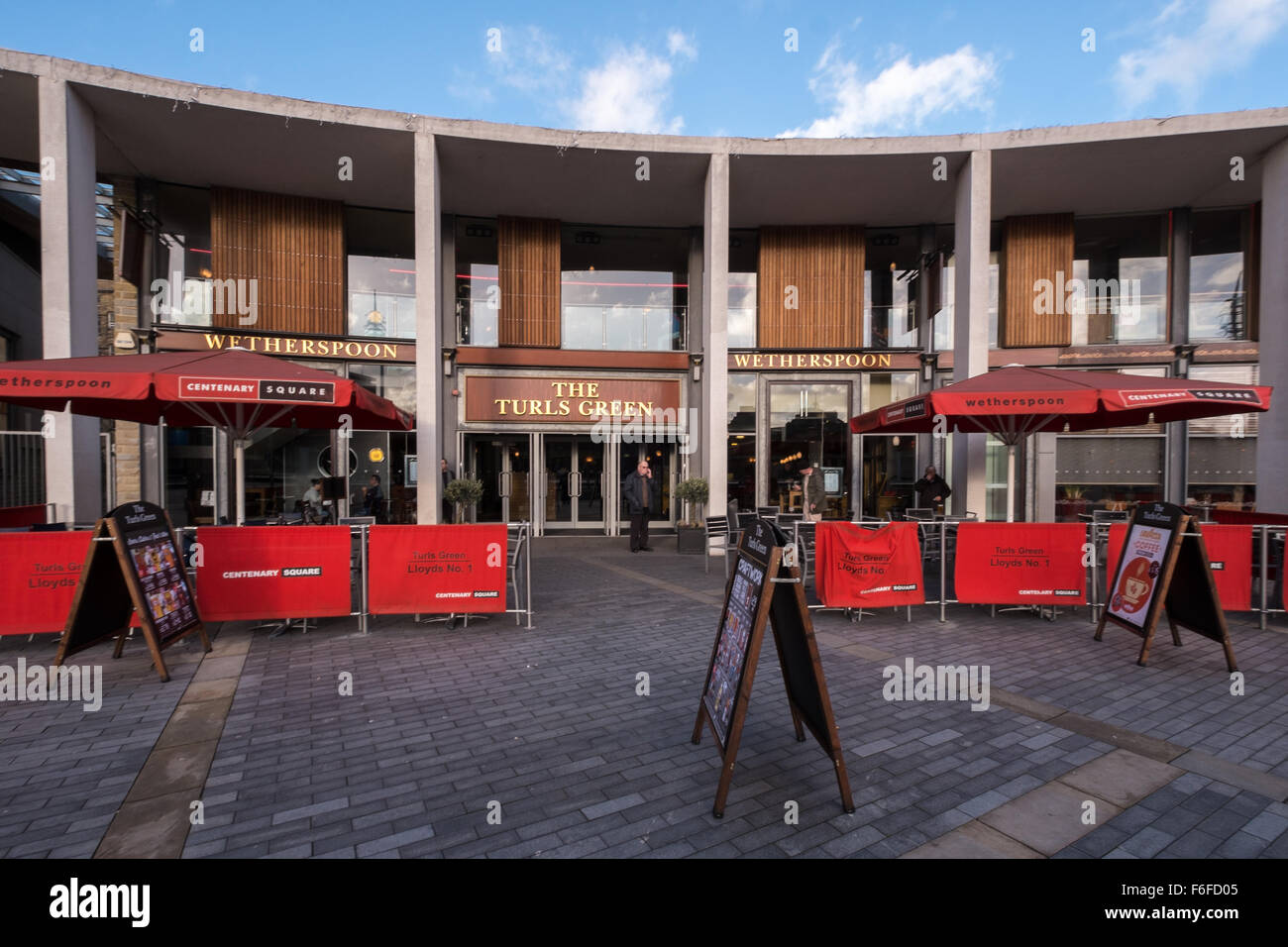 Le TURLS Wetherspoons GREEN City Park Bradford West Yorkshire Banque D'Images