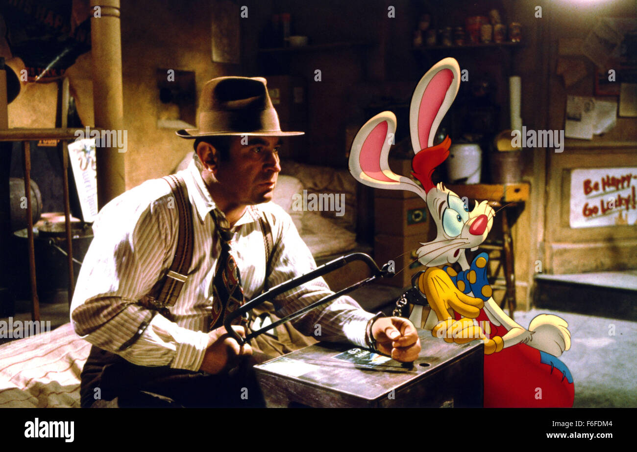 Jun 24, 1988 ; Los Angeles, CA, USA ; acteur Bob Hoskins comme Eddie Valiant dans qui veut la peau de Roger Rabbit". Réalisé par Robert Zemeckis. Banque D'Images