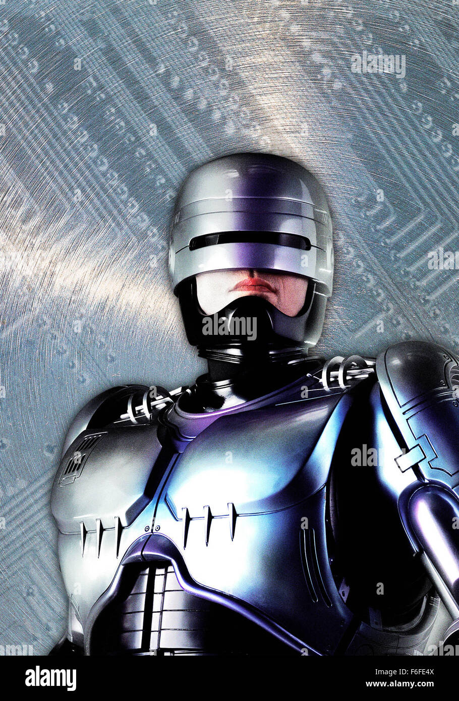 Mai 17, 1987, Dallas, TX, USA ; Photo : Une illustration de 'RoboCop', un film de 1987 réalisé par Paul Verhoeven avec PETER WELLER, RoboCop et NANCY ALLEN en tant qu'officier Anne Lewis. Banque D'Images