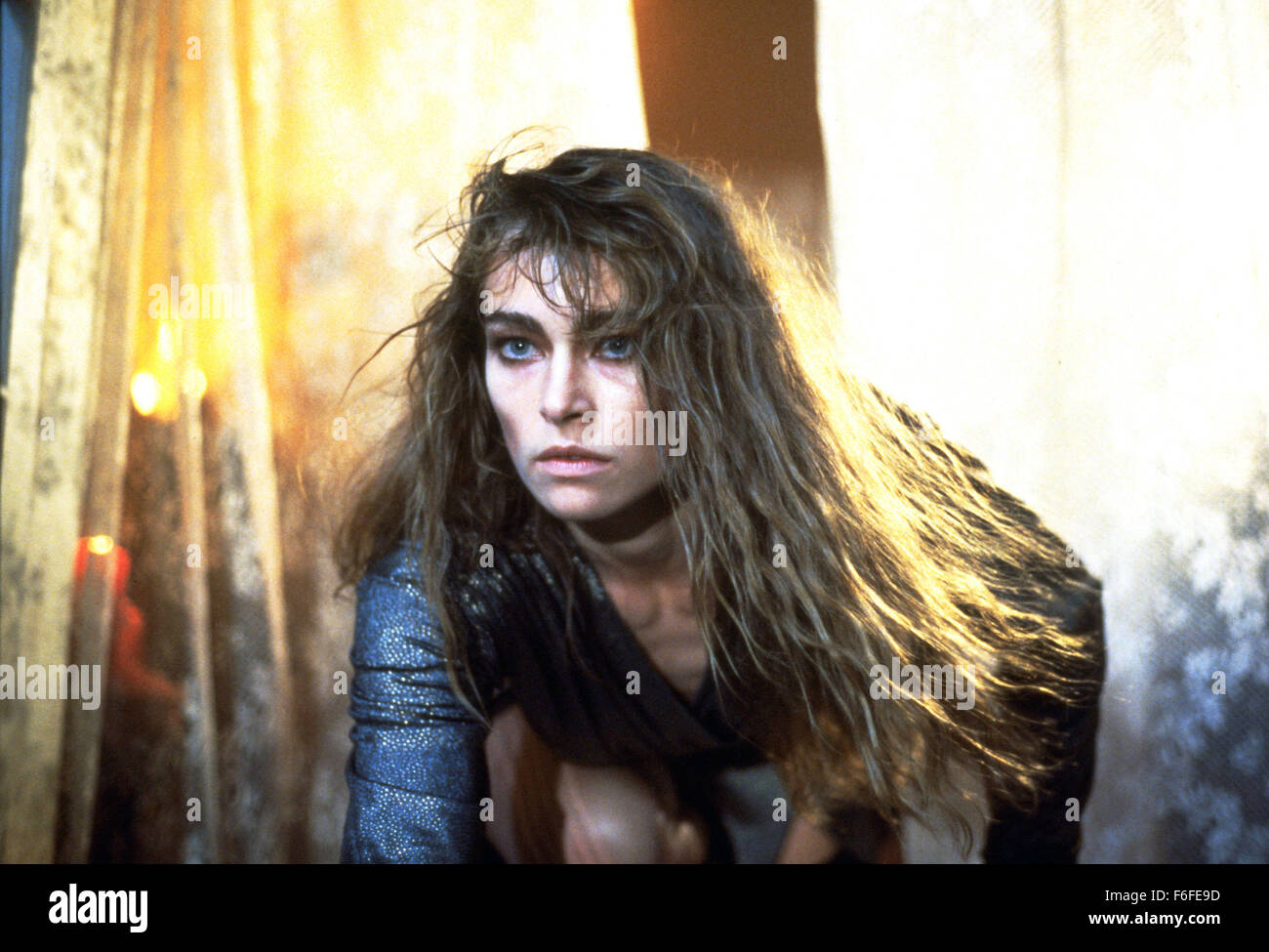 Aug 24, 1988 ; Hollywood, CA, USA ; JOANNA PACULA Actrices stars comme Felice dans le film d'horreur 'Le Baiser' réalisé par Pen Densham. Banque D'Images