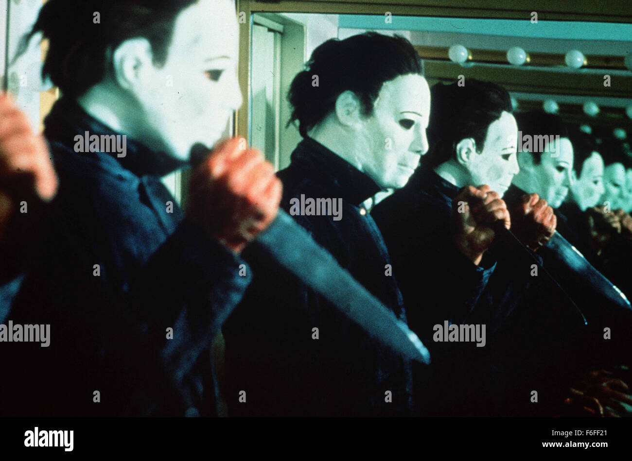 Oct 21, 1988 ; Salt Lake City, Utah, USA ; DATE DE SORTIE : Octobre 21, 1988. Réalisateur : Dwight H. Little. STUDIO : Magnum Photos Inc. Résumé : Dix ans après son premier massacre, le Michael Myers non valide se réveille et retourne à Haddonfield pour tuer ses sept ans, nièce de l'Halloween. Le Dr Loomis peut l'arrêter ? Sur la photo : l'acteur George P. WILBUR comme Michael Myers. Banque D'Images